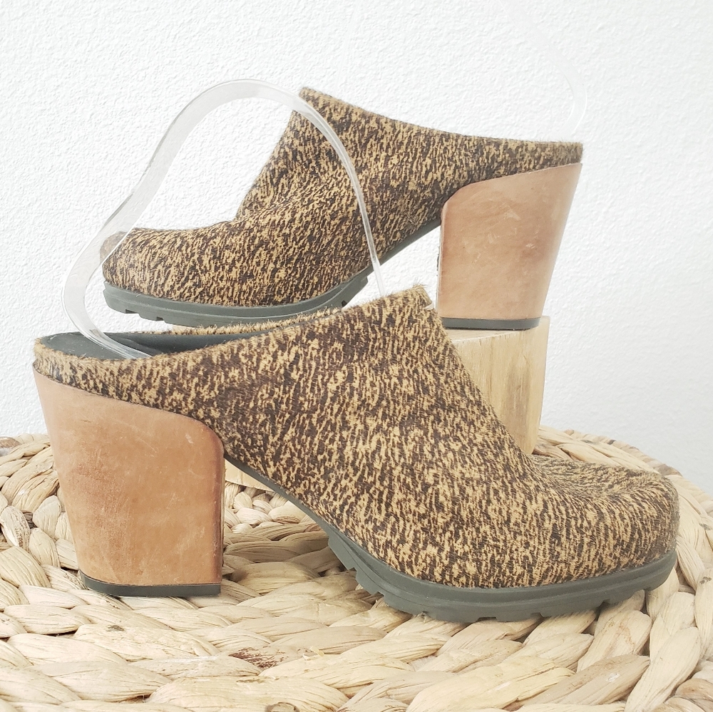Naked Feet Fur Wood Heel Clogs Size 8.5